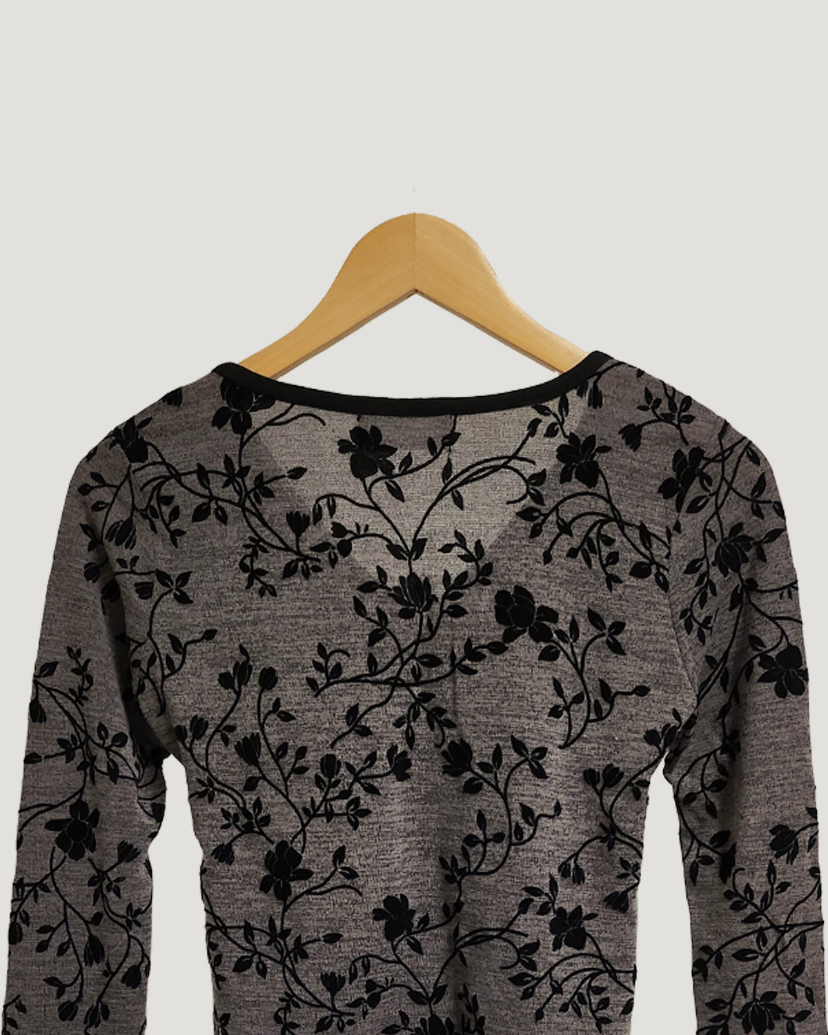 rose velvet pattern V neck top