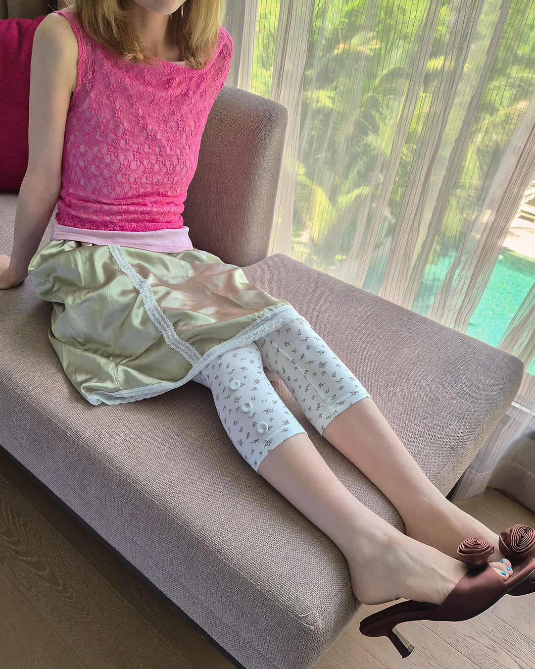 flower button point capri leggings