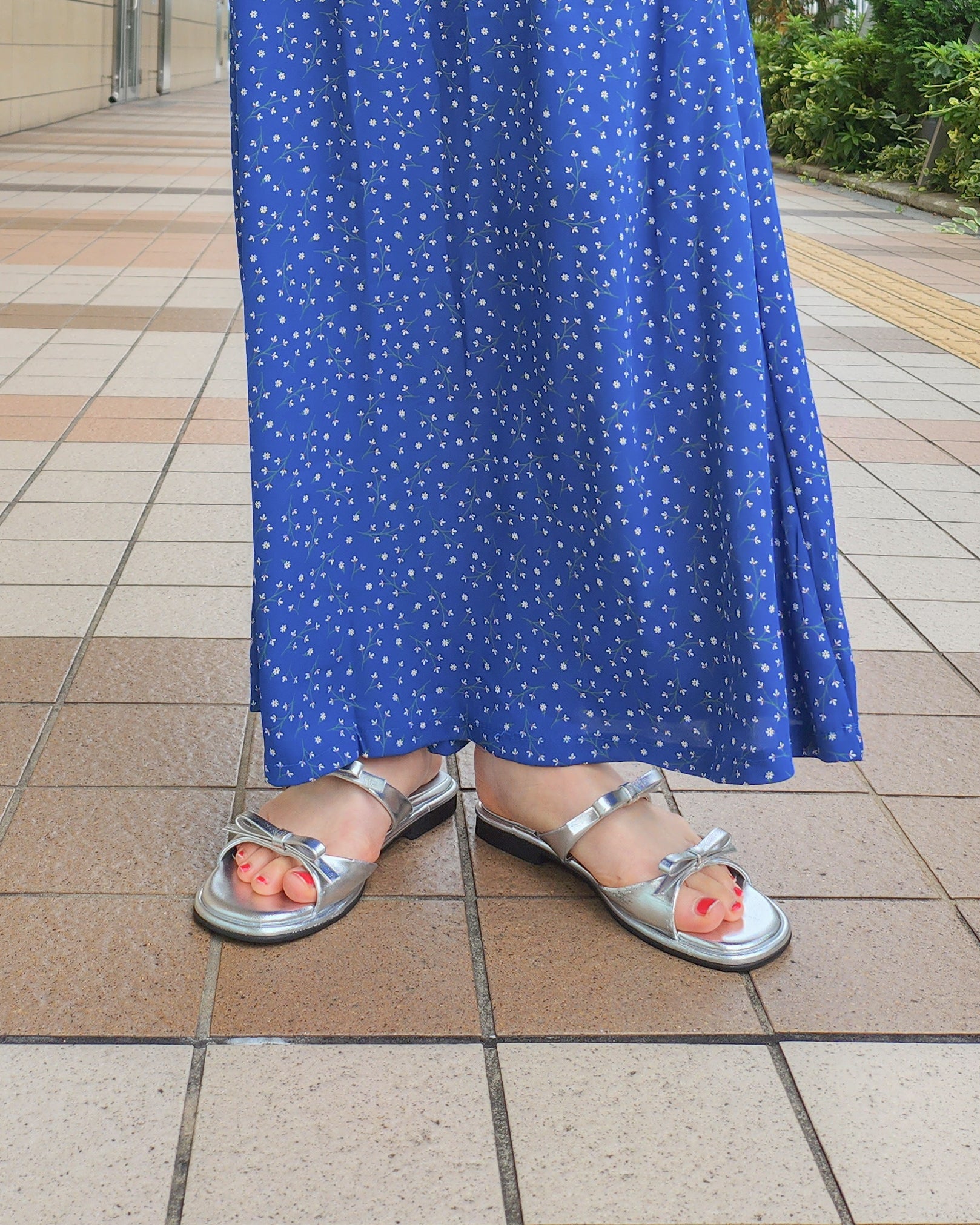 round ribbon sandals