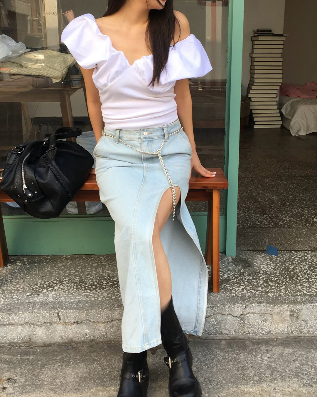 V neck puff shoulder top
