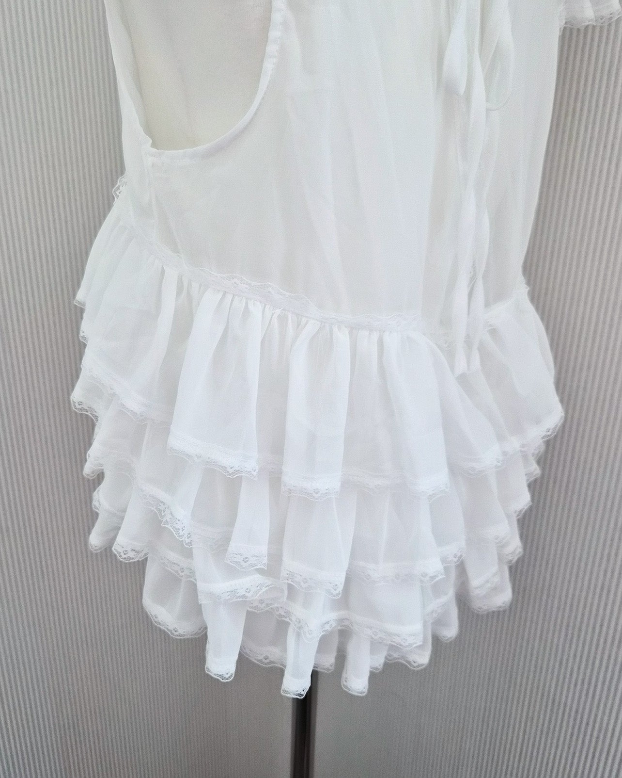 V neck tiered chiffon sleeveless  blouse