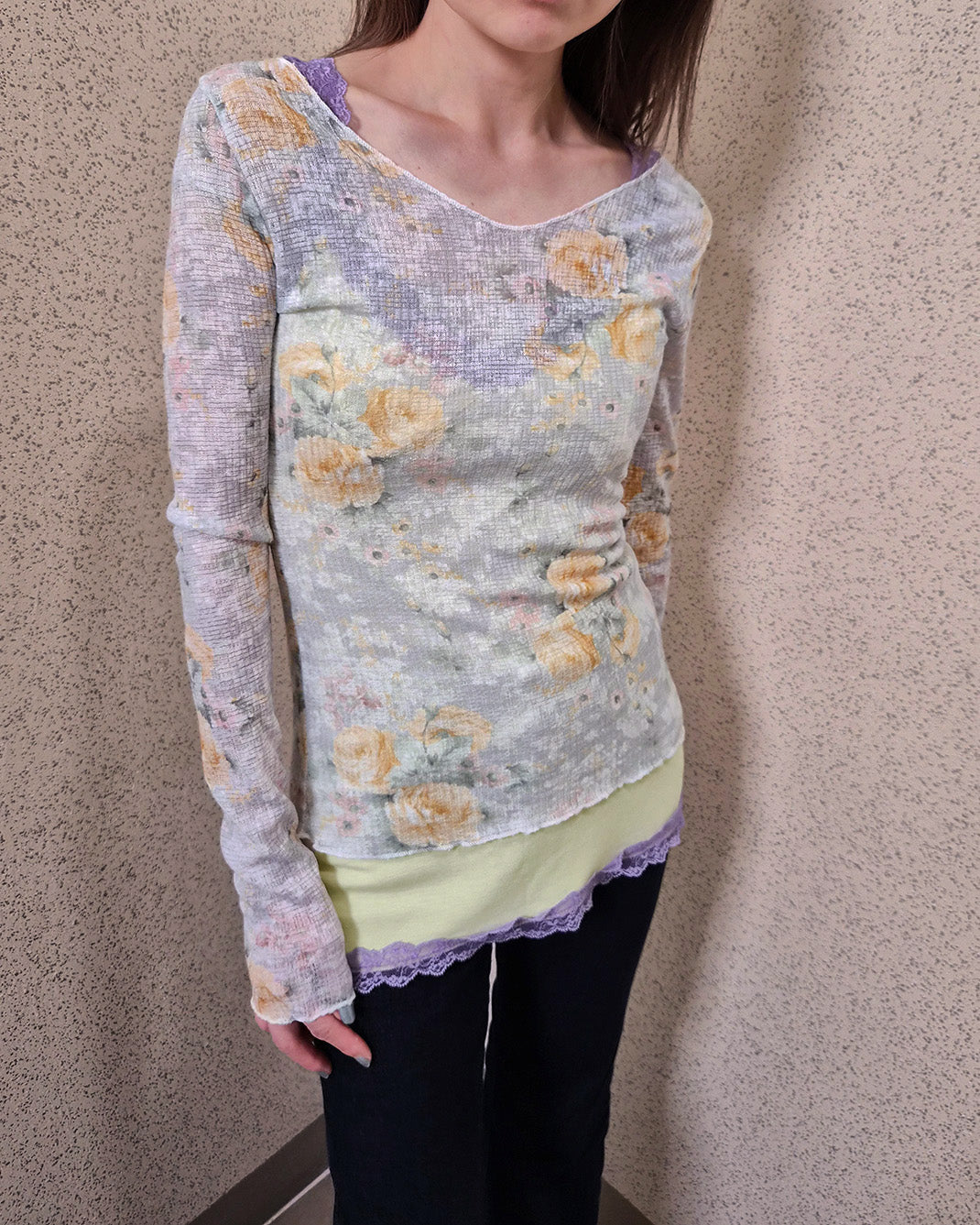 blurred rose V neck long sleeve top